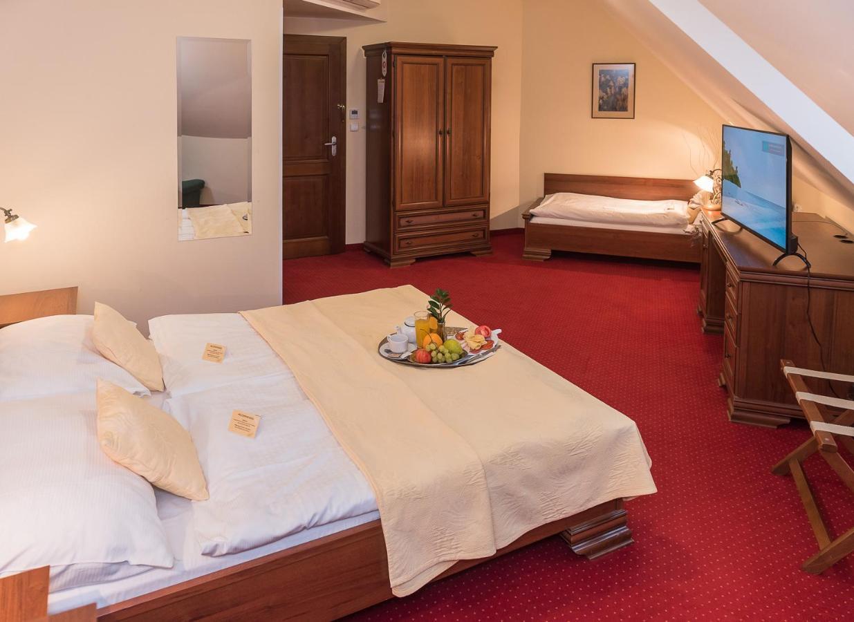 Hejtmansky Dvur Hotel Slany Exterior photo