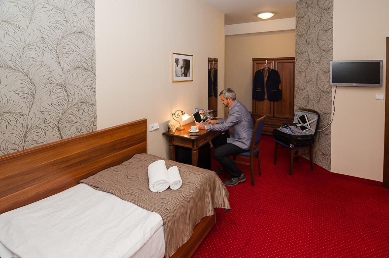 Hejtmansky Dvur Hotel Slany Exterior photo